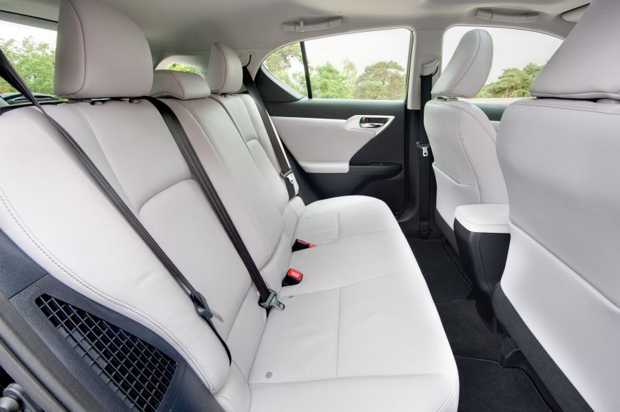  Lexus CT200h 2010 года  (фото 263 из 266)